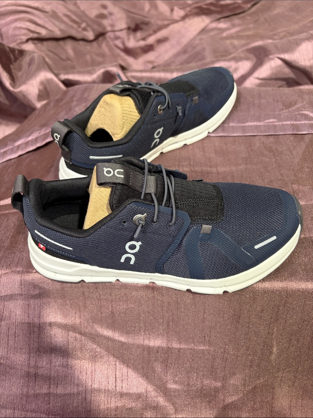 On Running kids Men's Navy and Black Athletic Sneakers